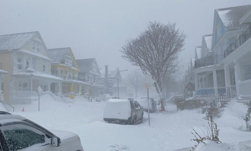 Laurel_Street_during_December_2022_Buffalo,_New_York_blizzard_-_20221224_-_01