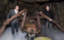 <p>Die britischen Schauspieler Oliver und James Phelps (hier bei einer Studiotour-Eröffnung in London) wurden durch die Harry-Potter-Reihe bekannt. Darin spielen sie Fred und George Weasley, die älteren Geschwister von Harrys bestem Freund Ron. (Bild: Stuart C. Wilson/Getty Images for Warner Bros. Studio Tour Lond)</p> 