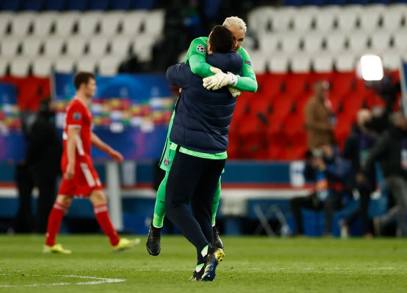 Keylor Navas celebra tras el partido ante Bayern Munich la clasificación del PSG