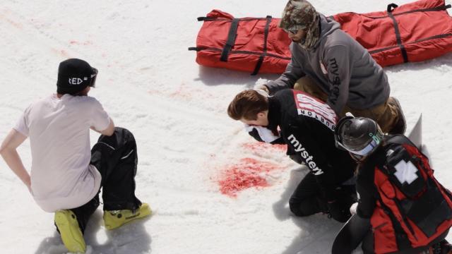 Shaun White recovering from snowboarding crash in Olympic training