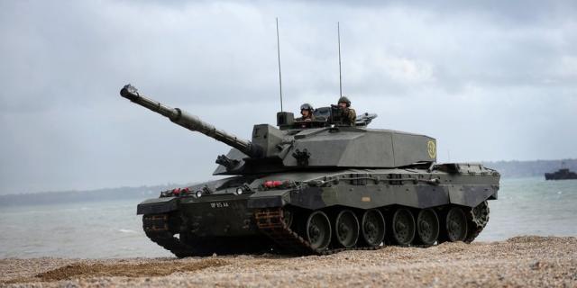 Ukrainian paratroopers publish footage of British Challenger 2 tank in  action