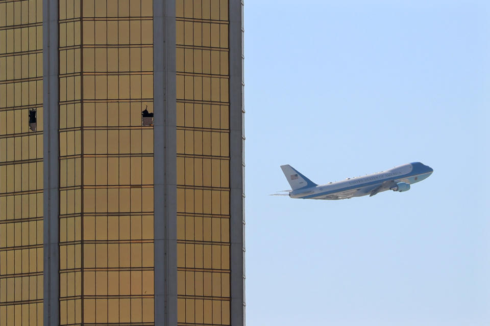 Air Force One departs Las Vegas past the broken windows on the Mandalay Bay hotel, where shooter Stephen Paddock conducted his mass shooting along the Las Vegas Strip in Las Vegas, Nevada, U.S., October 4, 2017. (Photo: Mike Blake / Reuters)