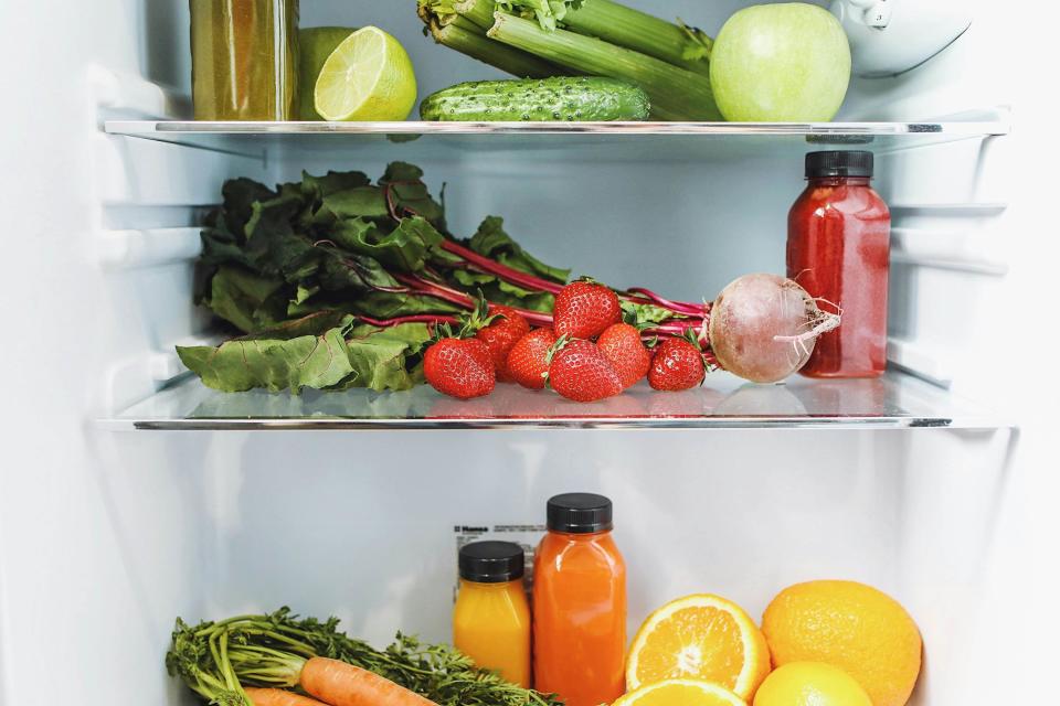 善用冰箱空間擺放不同種類食物，是省電小技巧之一。