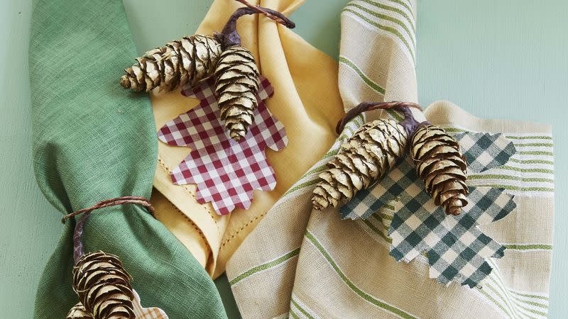 thanksgiving decorations napkin rings with pine cones