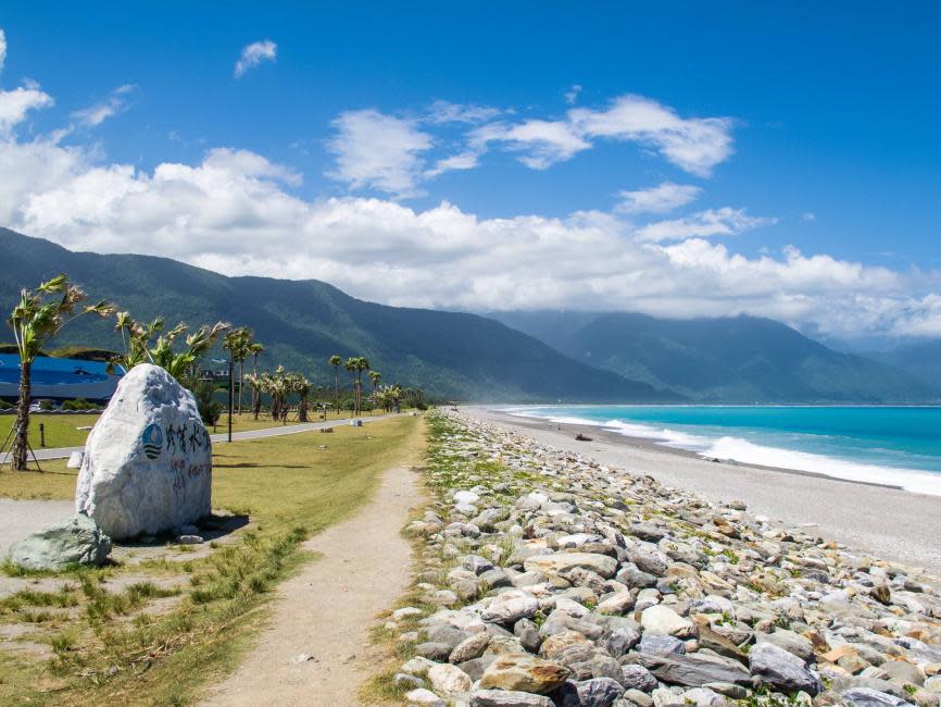 [14% Off] Taiwan Hualien Private Day Tour: Taroko, Qixingtan & Jiashing Ice Shop. (Photo: KKday SG)