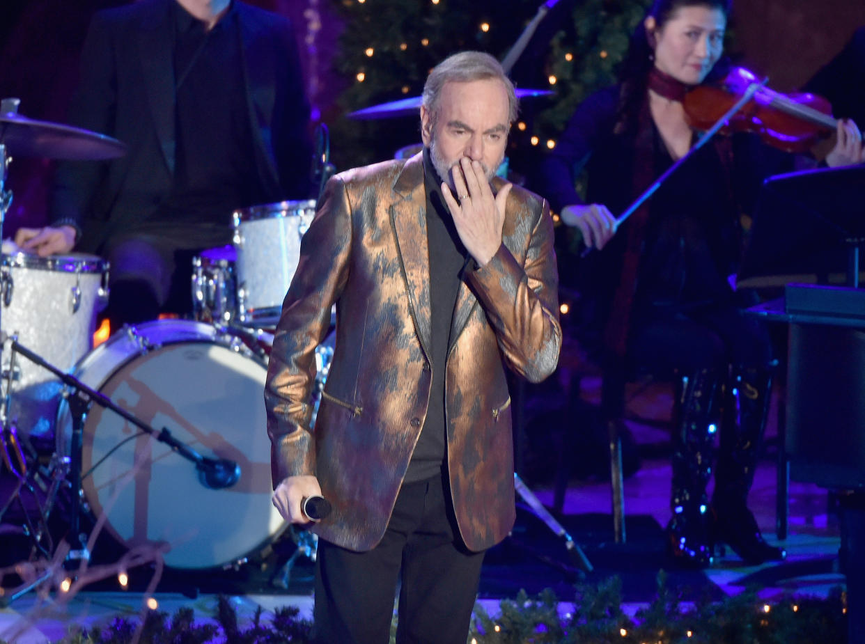 Neil Diamond performs at the 84th Rockefeller Center Christmas Tree Lighting at Rockefeller Center on November 30, 2016 in New York City. (Photo by Theo Wargo/Getty Images)