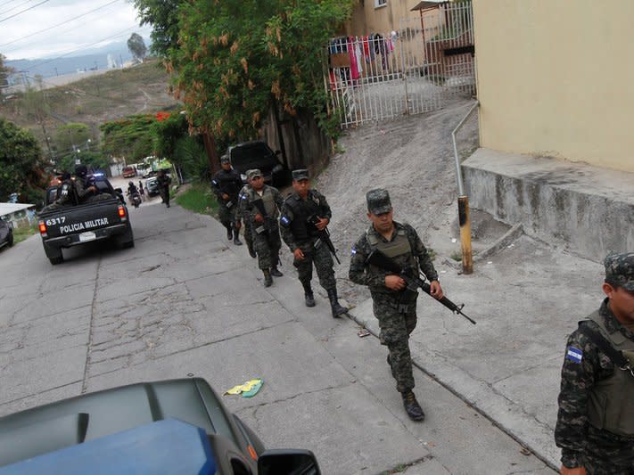 Members of the military police carry out a routine foot patrol at El Pedregal neighbourhood Tegucigalpa, Honduras, May 3, 2017. REUTERS/Jorge Cabrera