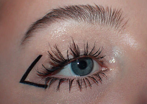 You’re not doing your eyeliner like this yet and you’re seriously going to want to