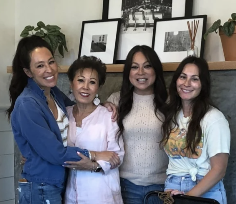 joanna gaines with her mom and sisters