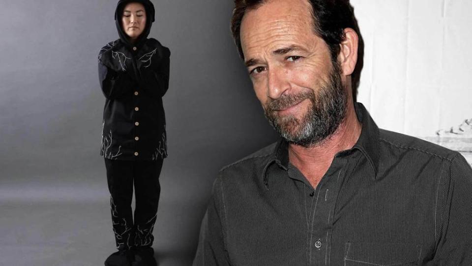 <p>Luke Perry‘s family opted for a much more financially and environmentally sound burial process for the “Beverly Hills, 90210” star, and only had to drop $1,500 to satisfy Perry’s last wishes. The Blast spoke with Jae Rhim Lee, the Founder and CEO of Coeio, who has developed a mushroom burial suit to help a human […]</p> <p>The post <a rel="nofollow noopener" href="https://theblast.com/luke-perry-family-mushroom-burial-suit/" target="_blank" data-ylk="slk:Luke Perry’s Family Spent $1,500 on Mushroom Burial Suit;elm:context_link;itc:0;sec:content-canvas" class="link ">Luke Perry’s Family Spent $1,500 on Mushroom Burial Suit</a> appeared first on <a rel="nofollow noopener" href="https://theblast.com" target="_blank" data-ylk="slk:The Blast;elm:context_link;itc:0;sec:content-canvas" class="link ">The Blast</a>.</p>
