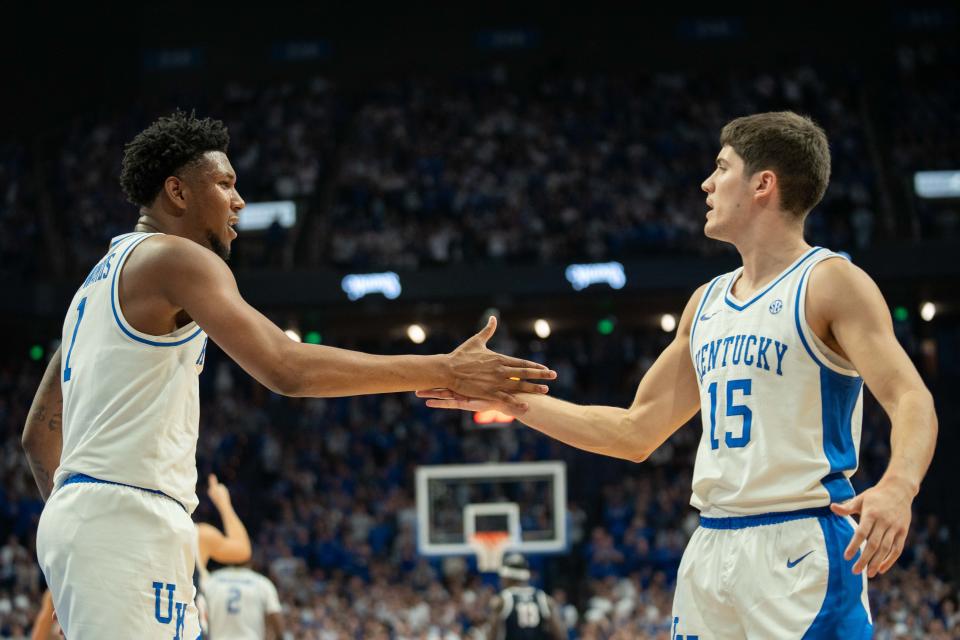Wildcats guard Justin Edwards celebrates with guard Reed Sheppard (15) during their game against Gonzaga. Sheppard scored a team-high 21 points Saturday.