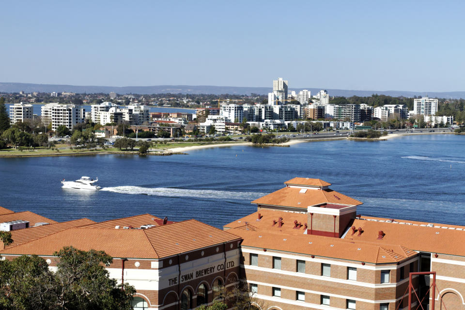 <p>Perth sticht vor allem mit seinen sagenhaften Sandstränden aus der Masse heraus. Im Südwesten des Kontinents liegt die Stadt, die die Hauptstadt des Bundesstaates West Australia ist. </p>