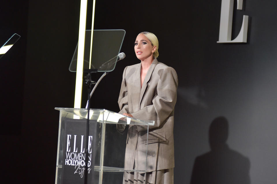 Lady Gaga sprach bei ihrer Dankesrede offen über das Thema sexuellen Missbrauchs. (Bild: Stefanie Keenan/Getty Images for Elle Magazine)