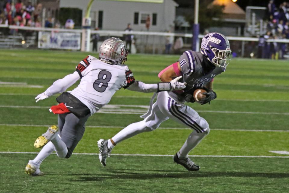 Ross' Adam Hrynciw runs after a catch.