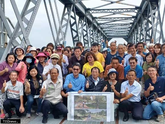 劉建國邀水利署視察九點七十六億國際標案，虎尾潮韌性城鎮水岸縫合整體進度。(記者劉春生攝)