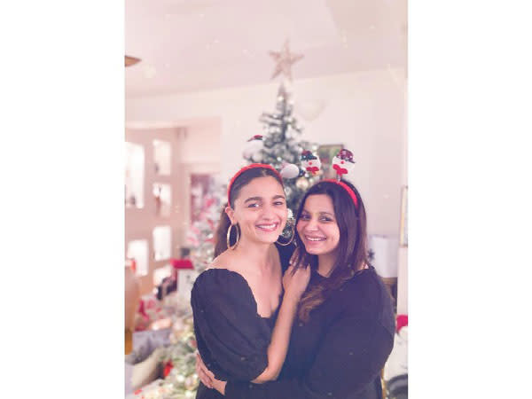 Alia Bhatt with her sister Shaheen Bhatt (Image source: Instagram)