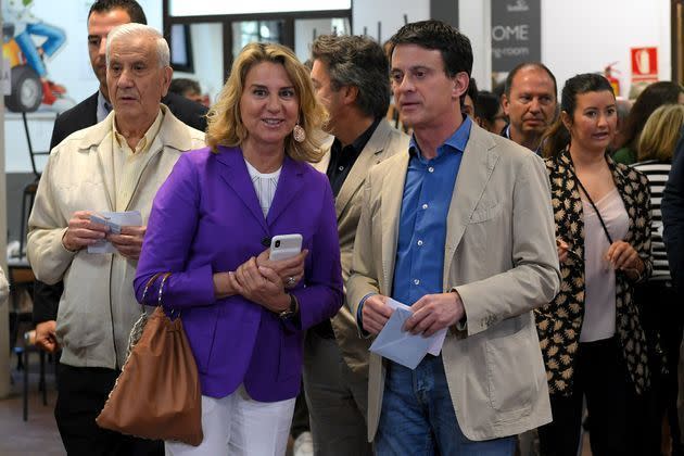 Manuel Valls et sa compagne Susana Gallardo, à Barcelone, dimanche.
