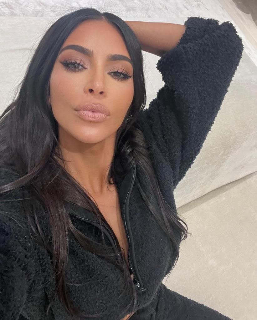 Kim K révèle des cheveux naturels sans extensions