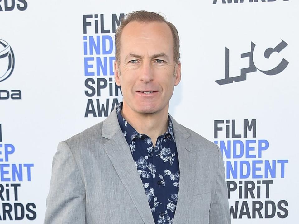 Bob Odenkirk, hier auf einem Event im vergangenen Jahr, befindet sich auf dem Weg der Besserung (Bild: DFree/Shutterstock.com)