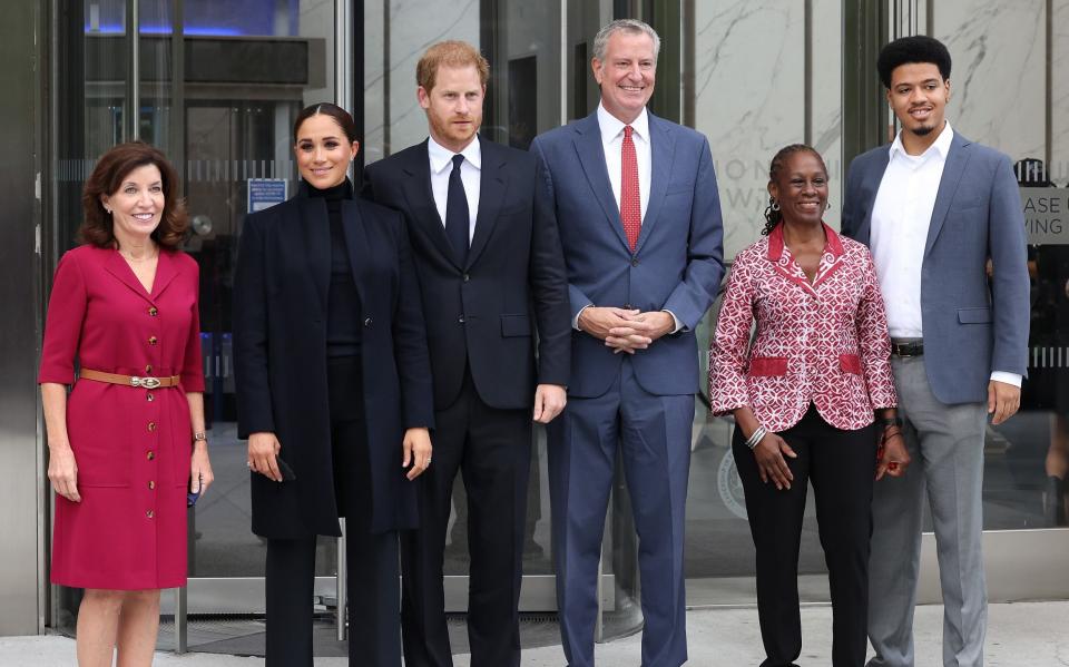 L to R: Governor Kathy Hochul, Meghan, Duchess of Sussex, Harry, Duke of Sussex, Mayor Bill de Blasio, Chirlane McCray and Dante de Blasio at the One World Observatory in New York - WireImage