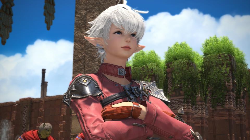  Alisaie, a side character in Final Fantasy 14: Dawntrail, folds her arms with a confident smirk on her face. 