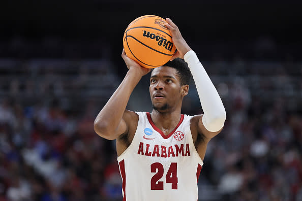 LOUISVILLE, KENTUCKY – MARCH 24: Brandon Miller #24 of the Alabama Crimson Tide shoots against the San Diego State Aztecs during the second half in the Sweet 16 round of the NCAA Men’s Basketball Tournament at KFC YUM! Center on March 24, 2023 in Louisville, Kentucky. (Photo by Andy Lyons/Getty Images)