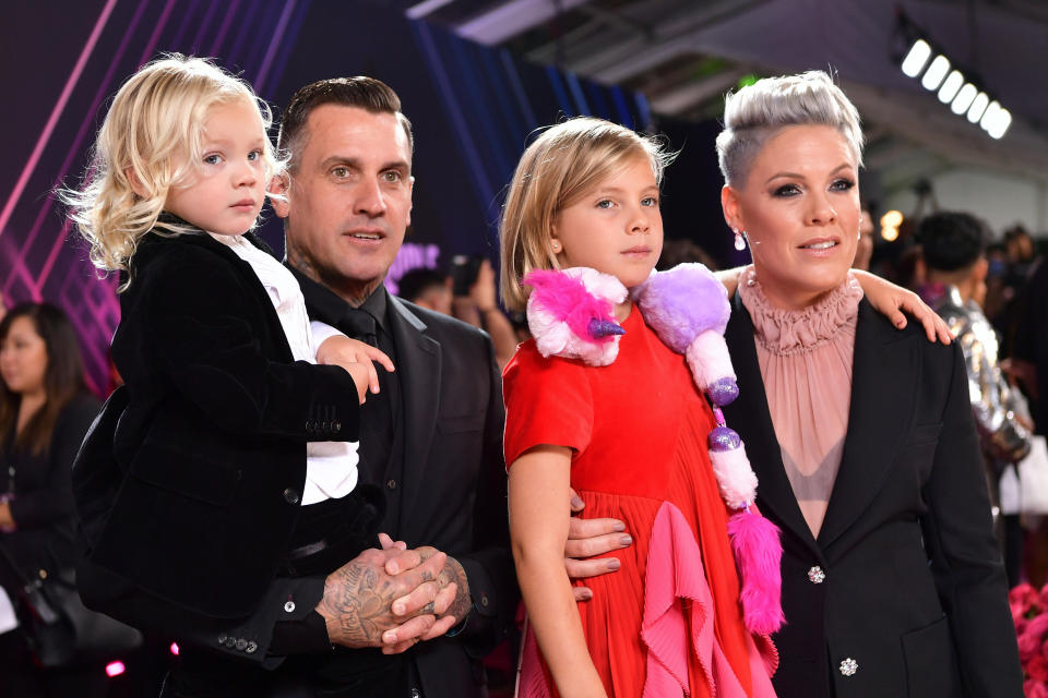 Carey Hart and Pink with children Jameson and Willow Hart arrive at the 2019 E! People's Choice Awards. (Photo: Emma McIntyre/E! Entertainment via Getty Images)