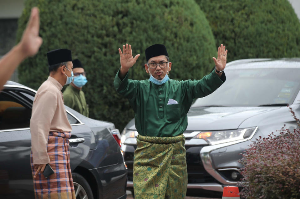 Perak Mentri Besar Datuk Seri Ahmad Faizal Azumu meets reporters after seeking an audience with Sultan of Perak Sultan Nazrin Muizzuddin Shah at Istana Kinta in Ipoh December 4, 2020. — Picture by Farhan Najib