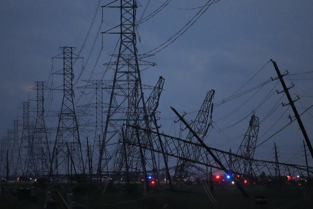#Severe storms kill at least 4 in Houston, cause widespread power outages and risk of tornadoes
