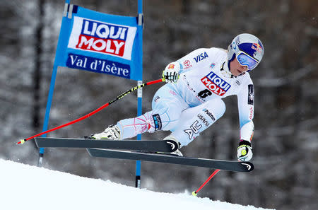 Alpine Skiing - Women's Alpine Skiing World Cup Super G - Val d´Isere, France - December 16, 2017 Lindsey Vonn of the U.S. in action during the Women's Alpine Skiing World Cup REUTERS/Christian Hartmann