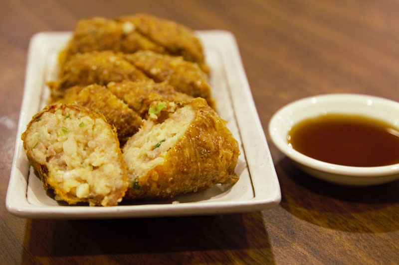 Goldleaf prawn rolls