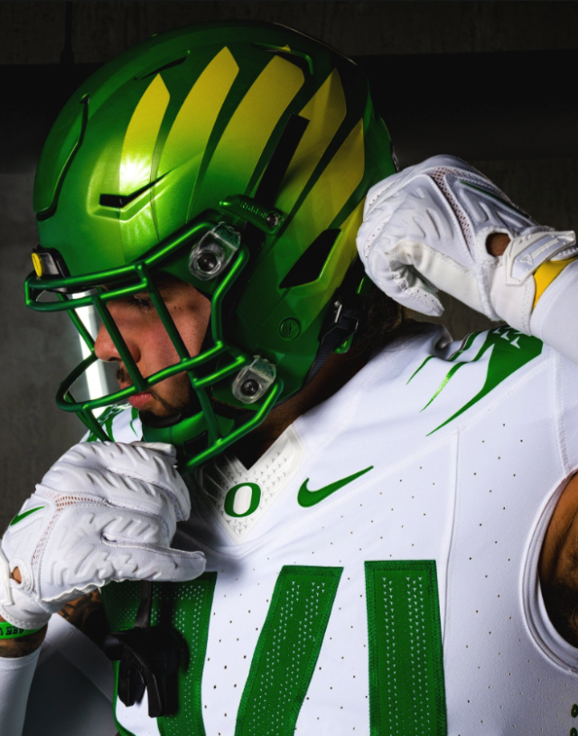 Oregon Reveals Hunter-Green and Yellow Uniform Combination for Game vs.  California - Sports Illustrated Oregon Ducks News, Analysis and More