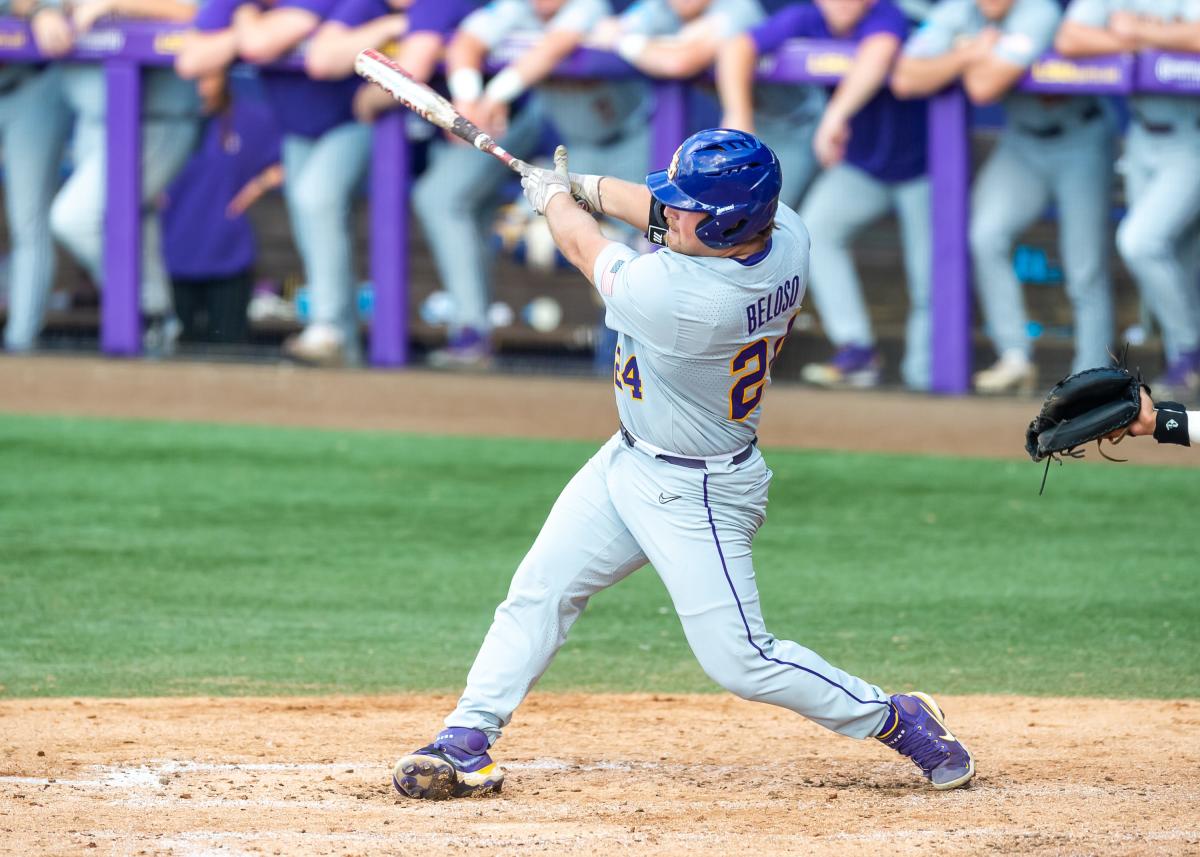 LSU baseball scores 10 runs in the 8th to complete NCAA regionals