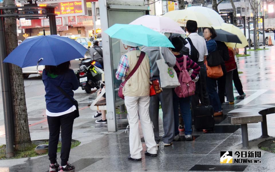 ▲台灣受到東北風影響，周六、日水氣增多，北部及東北部地區有斷斷續續的降雨，中南部則要注意日夜溫差。（圖／NOWnews資料圖片）