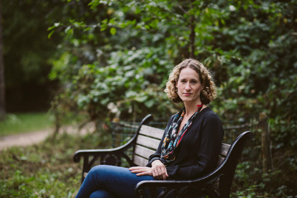 Alex Delaney on a memorial bench for her late husband Nic (Emma Marshall)