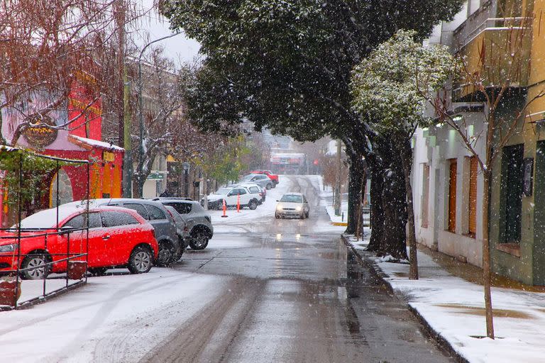 La Cumbre también amaneció cubierta de nieve