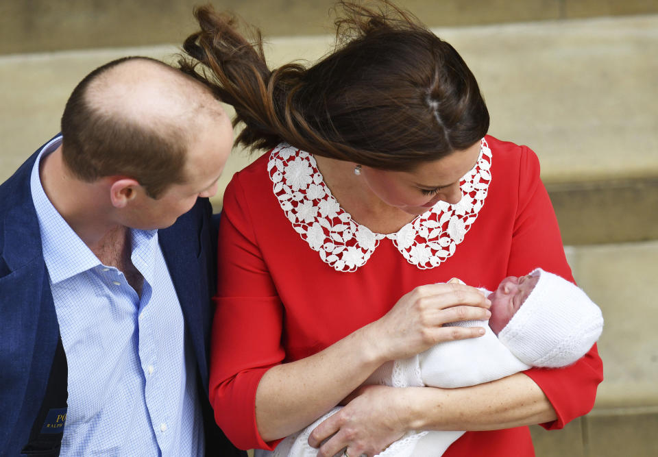 Kate Middleton présente son nouveau petit prince