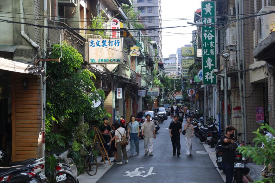 中山商圈，赤峰街景。陳品佑攝