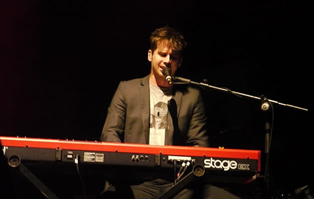 Lead singer Mark Foster performing at Fort Canning (Yahoo! photo/Clarence Chen)