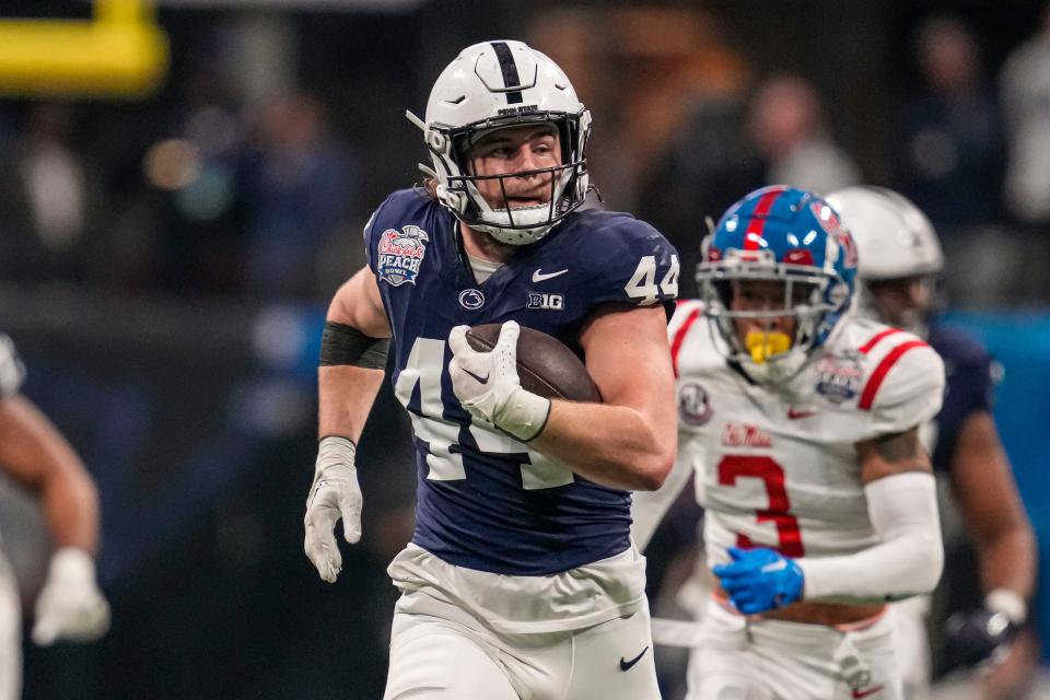 Dec 30, 2023; Atlanta, GA, USA; Penn State Nittany Lions tight end Tyler Warren (44) runs for a long gain after a catch against the Mississippi Rebels during the first half at Mercedes-Benz Stadium. Mandatory Credit: Dale Zanine-USA TODAY Sports