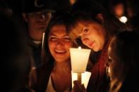 People take part in candle light vigil following a mass shooting at Umpqua Community College in Roseburg, Oregon October 1, 2015. REUTERS/Steve Dipaola