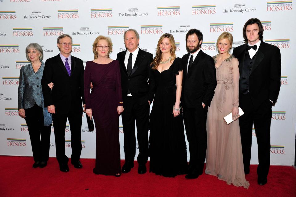 Meryl Streep Separated From Husband Despite Still Wearing Wedding Band