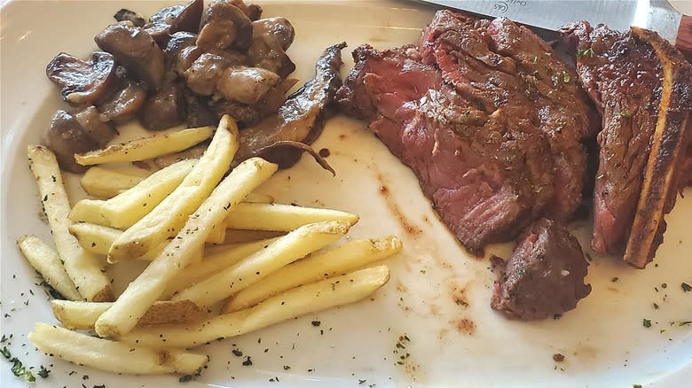 Fries with steak and mushrooms