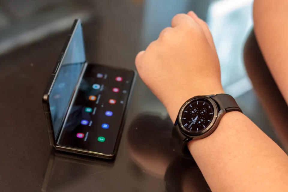 Além do Samsung Pay, usuários do Galaxy Watch 4 podem usar o app Carteira do Google para pagamentos por aproximação (Imagem: Ivo Meneghel Jr/ Canaltech)