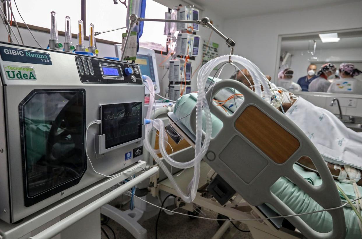 <span class="caption">Are patients with severe COVID-19 victims of their own immune response?</span> <span class="attribution"><a class="link " href="https://www.gettyimages.com/detail/news-photo/an-emergency-ventilator-is-tested-on-a-person-at-the-news-photo/1228031636?adppopup=true" rel="nofollow noopener" target="_blank" data-ylk="slk:JOAQUIN SARMIENTO/Getty Images;elm:context_link;itc:0;sec:content-canvas">JOAQUIN SARMIENTO/Getty Images</a></span>