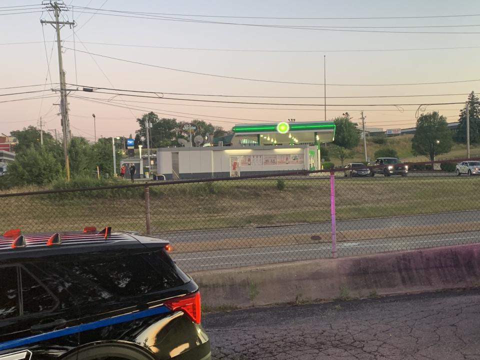 Multiple police agencies were on scene of a crash on SR-725 near I-75 S just before 9 p.m.