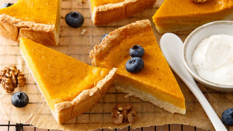 Pumpkin pie slices 