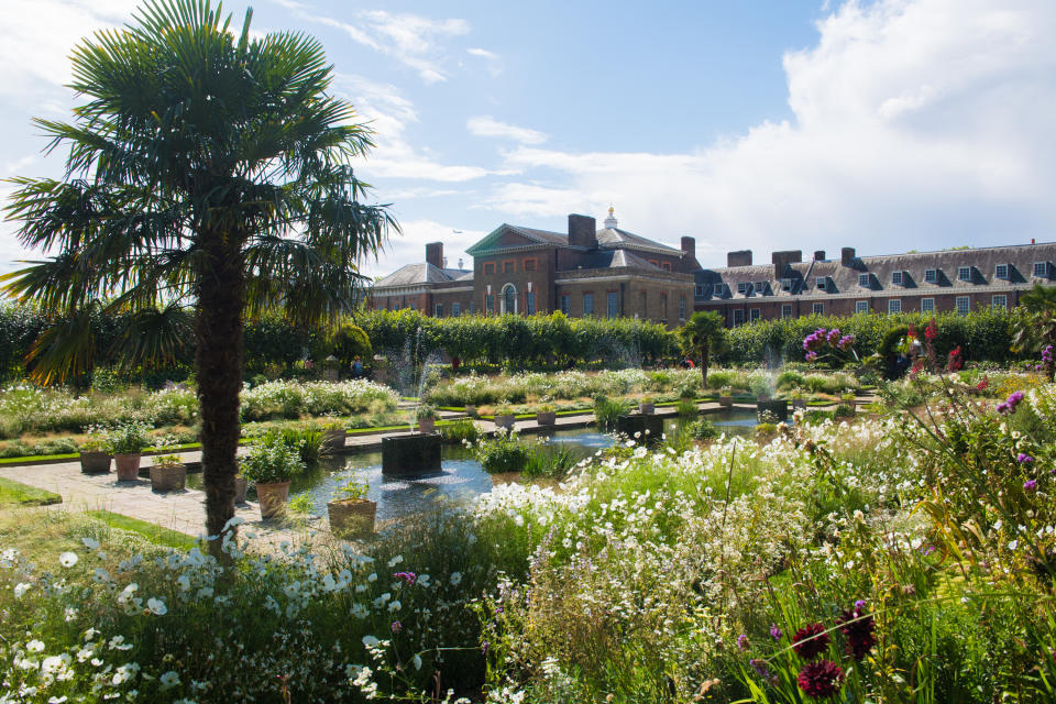 LONDON, ENGLAND - AUGUST 31:  A general view of the Sunken Garden, which has been transformed into a White Garden in memory of Princess Diana at Kensington Palace on August 31, 2017 in London, England.  (Photo by Samir Hussein/Samir Hussein/WireImage)