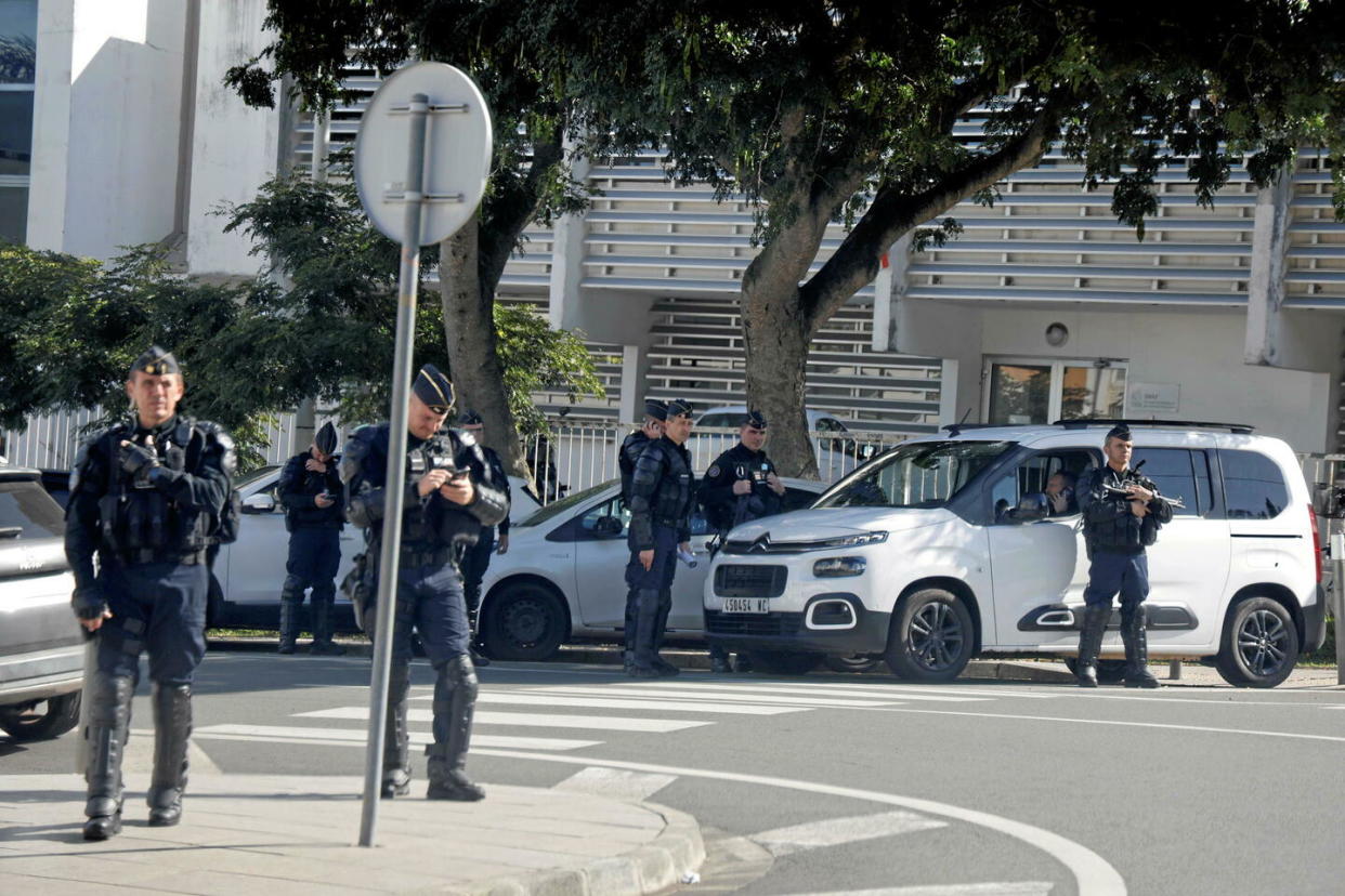 Dispositif de sécurité à Nouméa, le 24 mai 2024, lors de la visite d'Emmanuel Macron en Nouvelle-Calédonie.  - Credit:LUDOVIC MARIN/POOL/SIPA