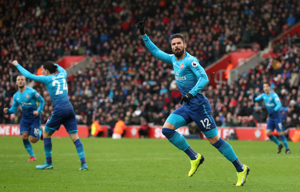 Olivier Giroud celebrates his late equalizer for Arsenal at Southampton. (Getty)